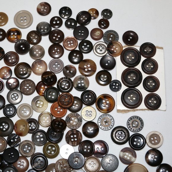 Variety estate bulk buttons lot, some vintage oyster shell / marbled look 323pcs - Picture 7 of 10